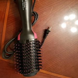 One step hair dryer and style. Hot air brush